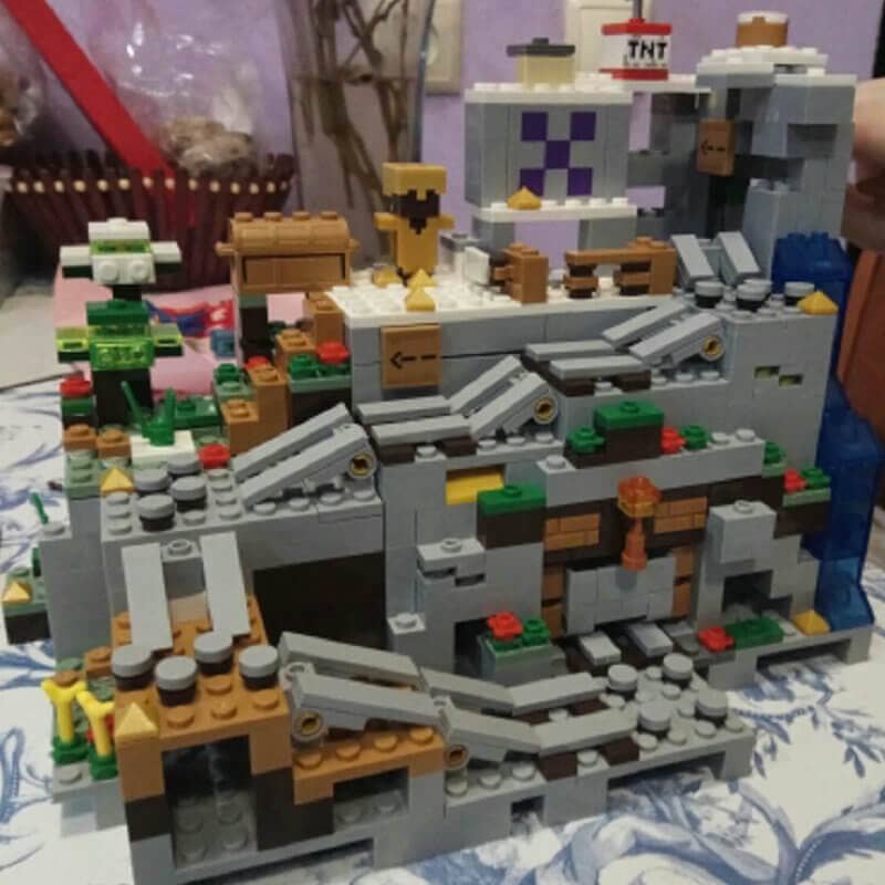 Bloco de Montar Minecraft  Estilo LEGO - Modelo Caverna da Montanha